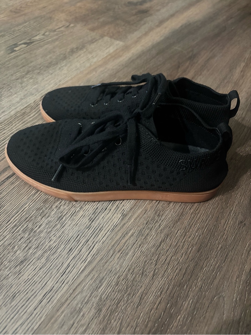 Suavs Black Knit Casual Sneakers with Gum Sole/ unisex size W8, M6